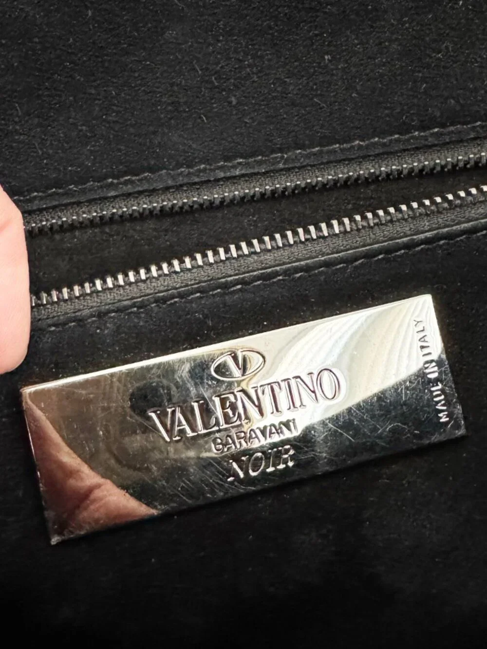 Valentino Garavani Glam Lock Bag in Black - Picture 8 of 9